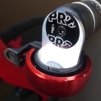 自転車・ロードバイク用　エンドキャップに固定するベルの台座